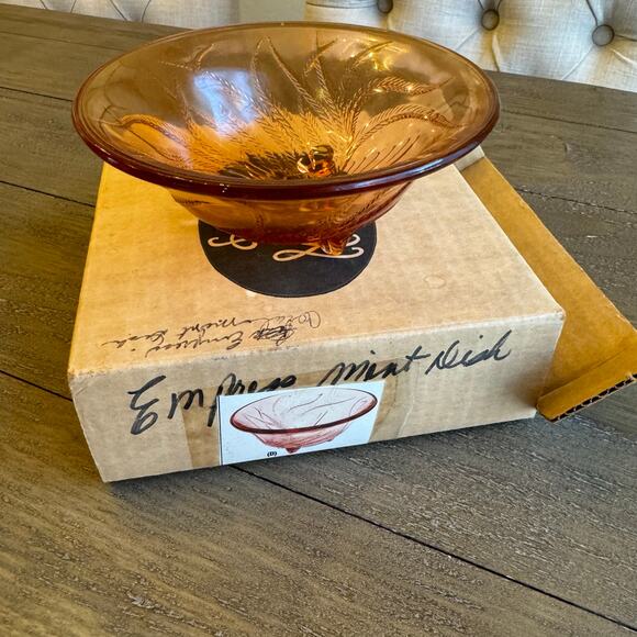 Tiara Indiana Glass Coral Blush Empress Louvre 6" Mint Candy Dish 3 Toed Bird - Picture 13 of 16